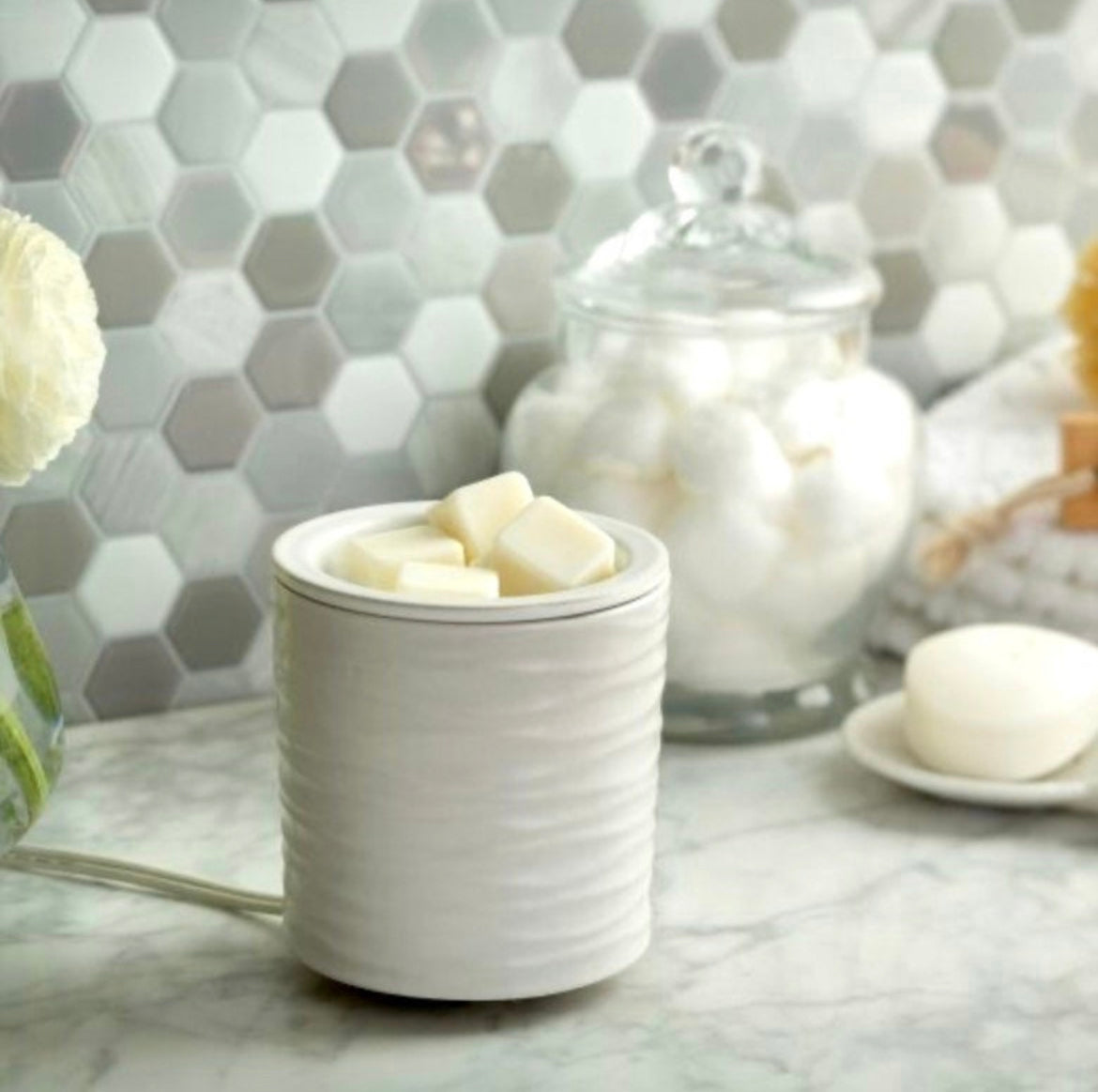 Electric Wax Melter ~ Wax Warmer ~ WHITE SPA GENTLE WAVES ~ White Warmer