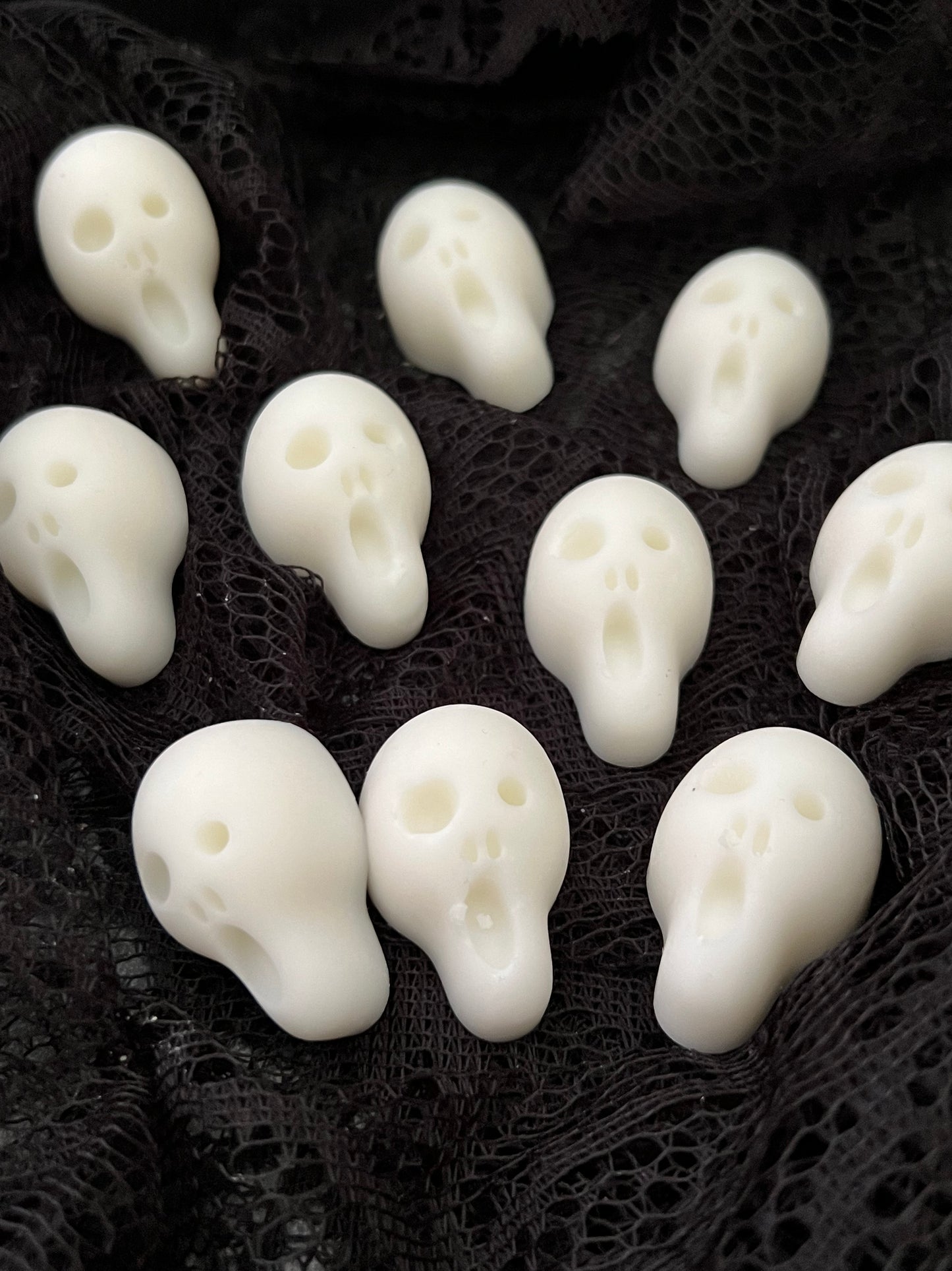 WHITE SCREAM SKULLS Vampires Blood Wax Melts | 2.5 oz | 10 Melts